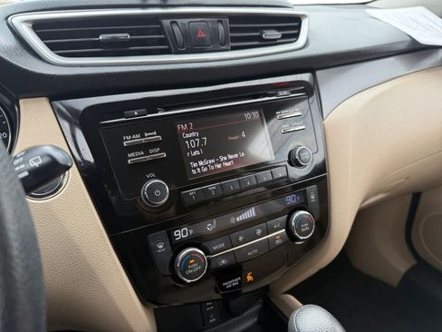 Used 2016 Nissan Rogue SV image 16