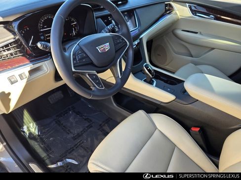 Used 2018 Cadillac XT5 Luxury w/ Driver Awareness Package image 13