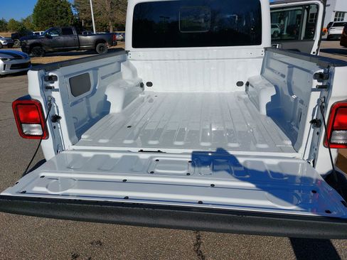 New 2026 Jeep Gladiator Sahara image 13