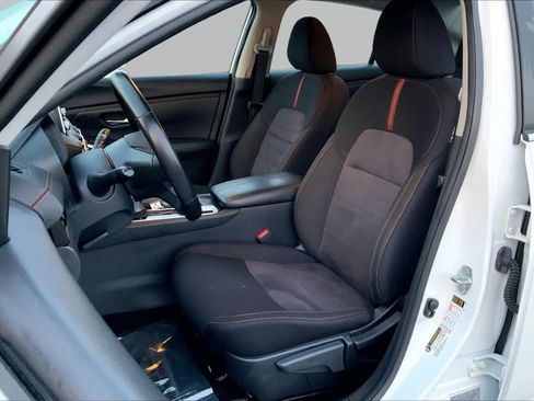 Used 2025 Nissan Sentra SR w/ Midnight Edition FWD image 8