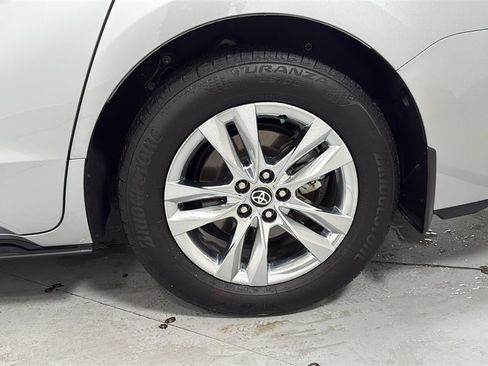 Certified 2025 Toyota Sienna Limited image 24