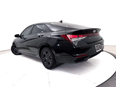 Used 2022 Hyundai Elantra SEL w/ Convenience Package FWD image 2
