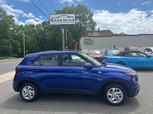 Used 2023 Hyundai Venue SE w/ Cargo Package FWD image 8