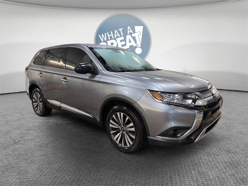 Used 2019 Mitsubishi Outlander ES image 1