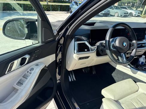 Used 2025 BMW X7 M60i w/ Climate Comfort Package AWD/4WD image 3