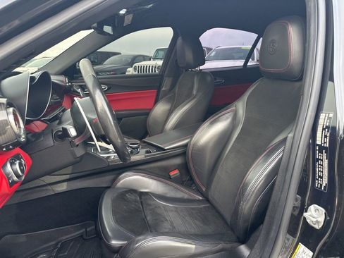 Used 2018 Alfa Romeo Giulia Quadrifoglio w/ Driver Assist Dynamic Package image 9