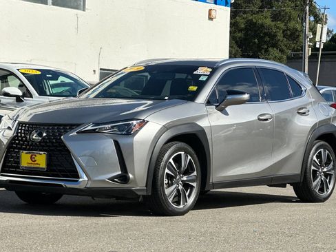 Used 2019 Lexus UX 200 w/ Premium Package FWD image 10