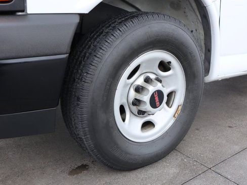 Used 2017 GMC Savana 3500 LS image 8