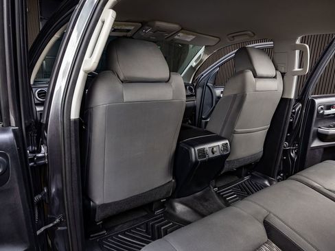 Used 2019 Toyota Tundra SR5 w/ SR5 Upgrade Package image 32