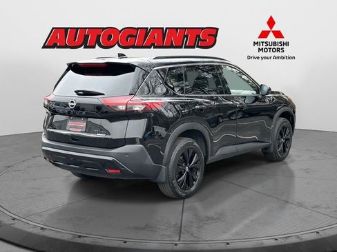 Used 2023 Nissan Rogue SV w/ SV Premium Package image 2