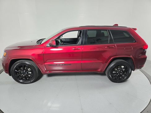 Used 2022 Jeep Grand Cherokee Laredo AWD/4WD image 31