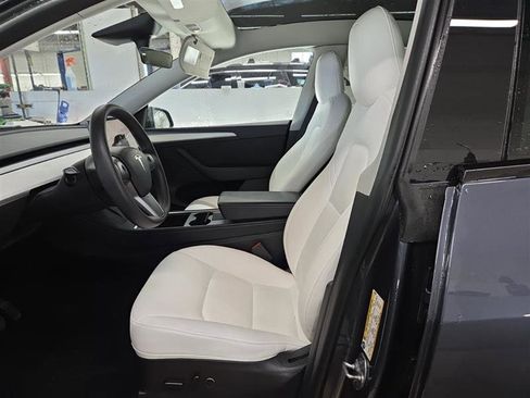 Used 2023 Tesla Model Y Long Range image 9