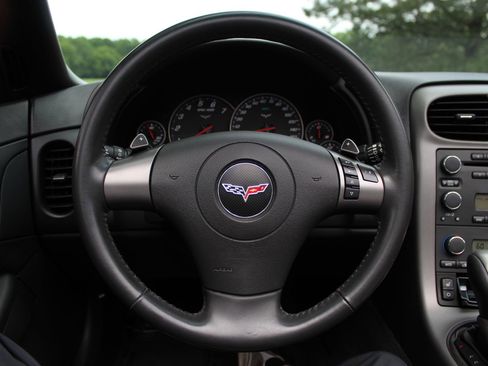 Used 2007 Chevrolet Corvette Coupe w/ Preferred Equipment Group RWD image 14