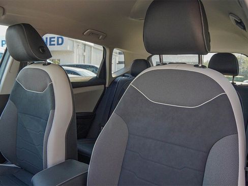 New 2026 Volkswagen Taos SE image 9