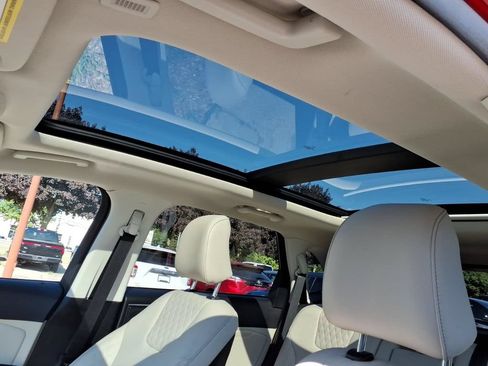 Used 2024 Ford Edge Titanium AWD/4WD image 11