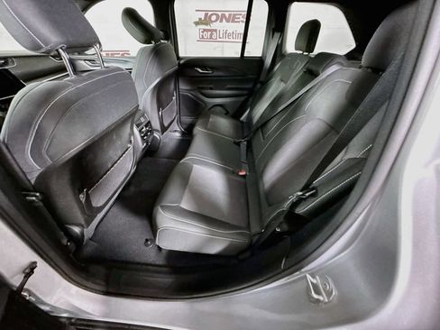 Used 2025 Jeep Grand Cherokee Laredo X AWD/4WD image 26