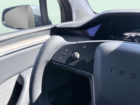 Used 2023 Tesla Model X image 69