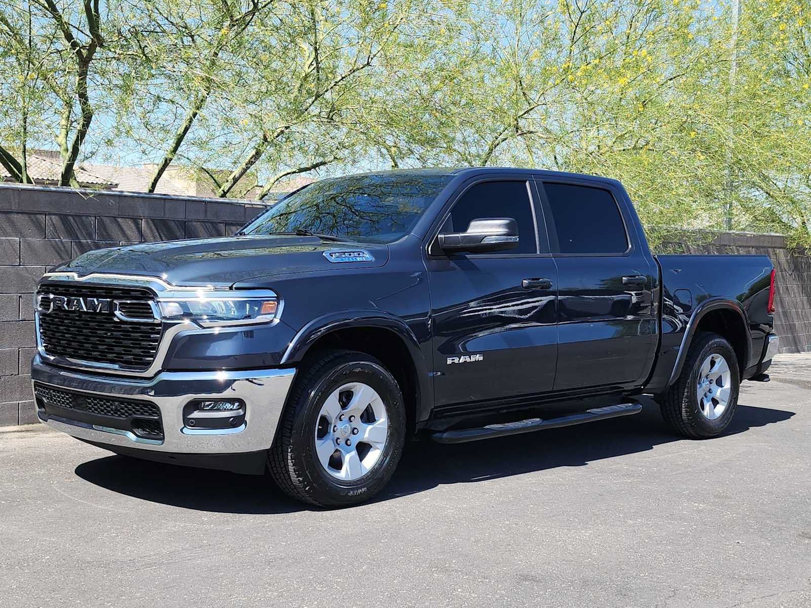 Used 2025 RAM 1500 Big Horn AWD/4WD image 4