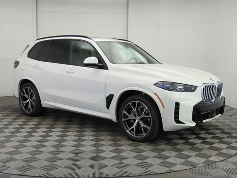 New 2026 BMW X5 xDrive40i w/ M Sport Package image 3