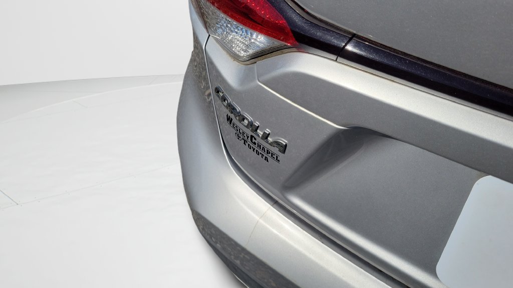 Used 2020 Toyota Corolla LE FWD image 9