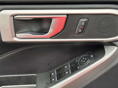 Used 2022 Ford Explorer XLT w/ Equipment Group 202A image 9