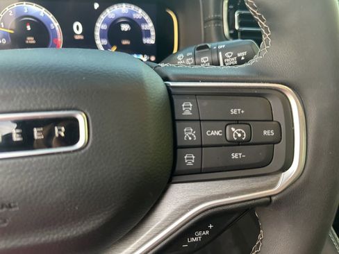 Used 2025 Jeep Wagoneer 4WD image 13