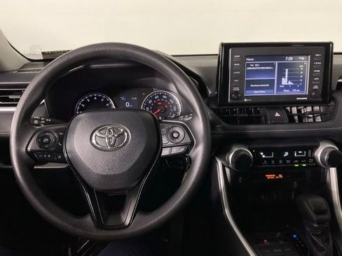 Used 2020 Toyota RAV4 LE image 16
