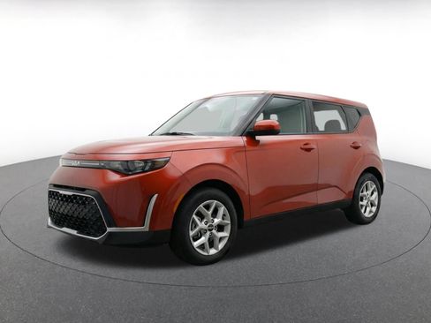 Used 2025 Kia Soul LX w/ LX Technology Package FWD image 3