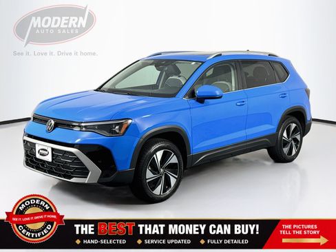 Used 2025 Volkswagen Taos SE w/ Panoramic Sunroof Package AWD/4WD image 1