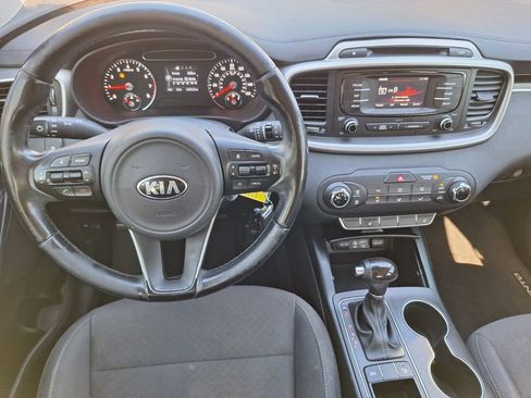 Used 2016 Kia Sorento LX w/ LX Convenience Package image 20