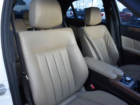 Used 2013 Mercedes-Benz E 550 4MATIC Sedan image 31