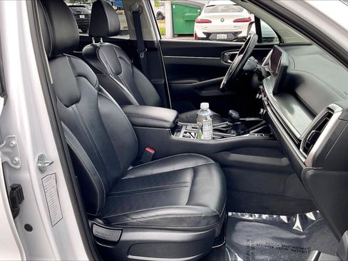 Used 2024 Kia Sorento S image 7