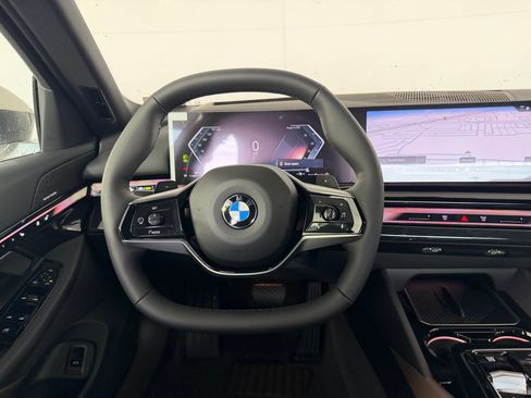 Used 2027 BMW 530i w/ Premium Package RWD image 32