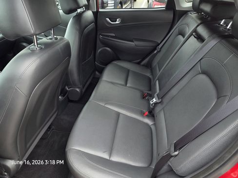 Certified 2022 Hyundai Kona Limited FWD image 18