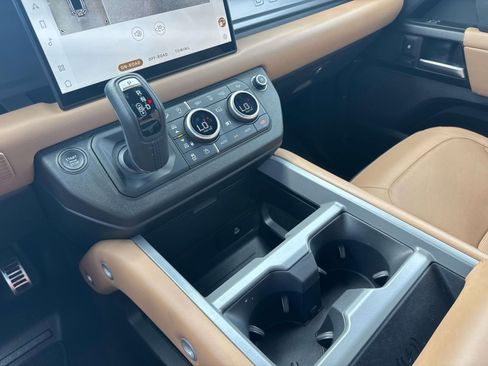 Used 2025 Land Rover Defender 130 V8 image 25