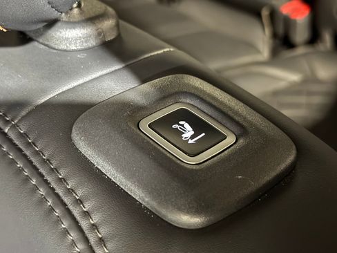 Used 2024 Jeep Grand Wagoneer Series III w/ HD Trailer Tow Package image 47