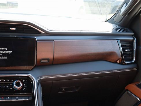 Used 2024 GMC Sierra 3500 Denali Ultimate image 23