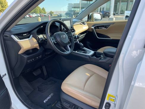 Certified 2021 Toyota RAV4 XLE Premium AWD/4WD image 11