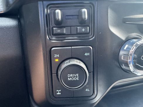 Used 2024 Ford F250 Lariat w/ Lariat Ultimate Package AWD/4WD image 31
