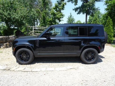 New 2025 Land Rover Defender 110 S image 7