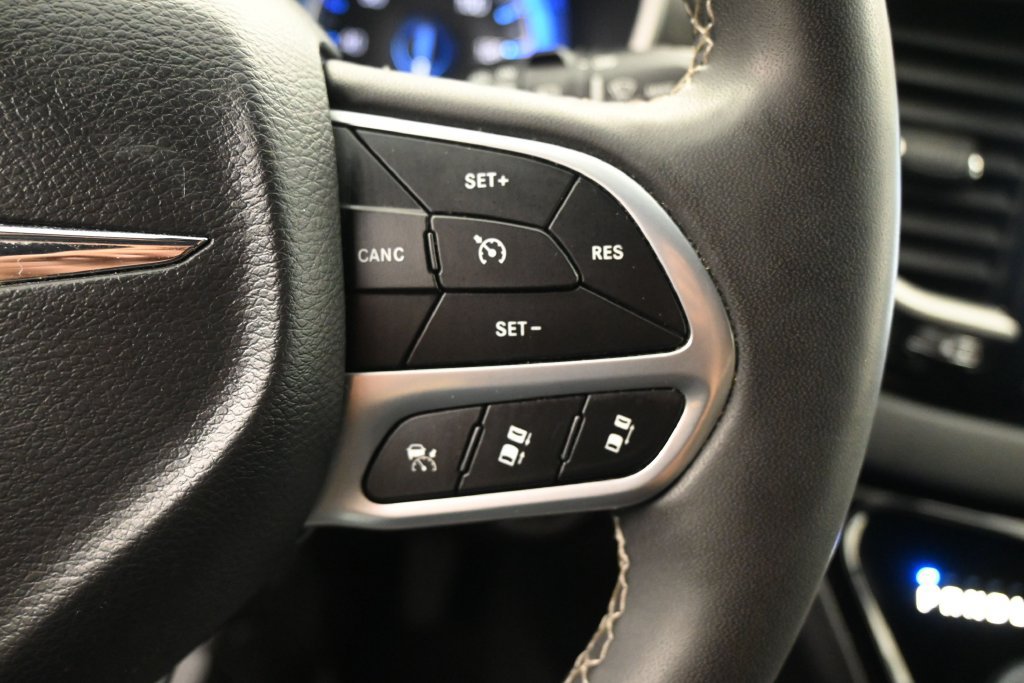 Used 2026 Chrysler Pacifica Select FWD image 15