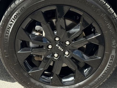 Used 2023 Kia Carnival SX image 13