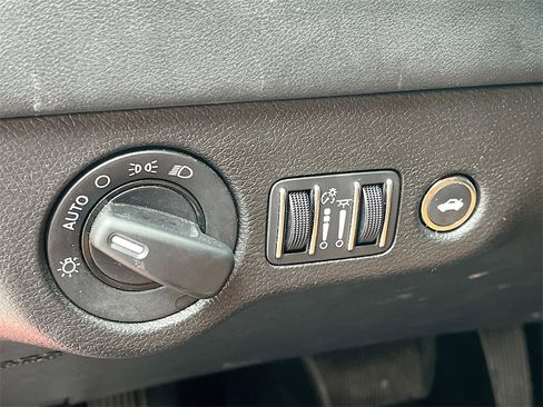 Used 2022 Dodge Charger SXT w/ Plus Group image 10