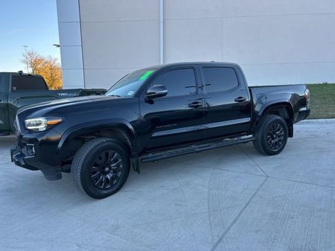 Used 2022 Toyota Tacoma Limited w/ Nightshade Package image 5