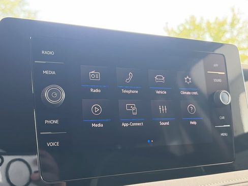 Certified 2025 Volkswagen Taos SE FWD image 20