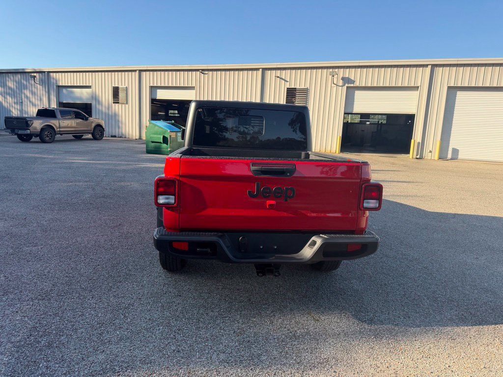 Used 2025 Jeep Gladiator Sport AWD/4WD image 6