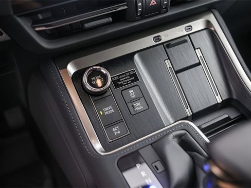 Used 2025 Lexus GX 550 w/ Accessory Package (2T) image 22