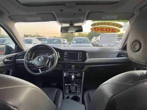 Used 2020 Volkswagen Jetta SE w/ SE Cold Weather Package FWD image 19