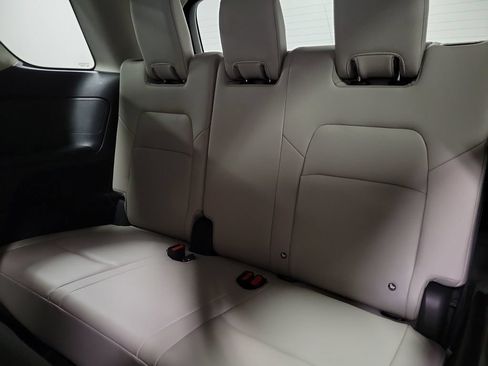 Used 2024 Nissan Pathfinder SL w/ Black Appearance Package FWD image 31