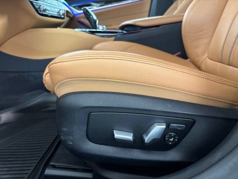 Used 2020 BMW 530i w/ Premium Package RWD image 26